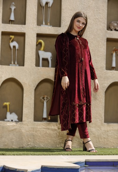 WINE KURTA SET WITH EMBROIDERY AND STOLL